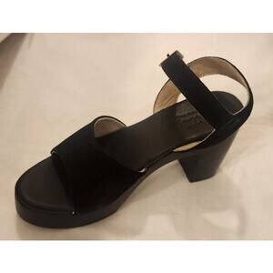 Signature Movement Katana Women’s 7.5 Black Block Heel Sandals